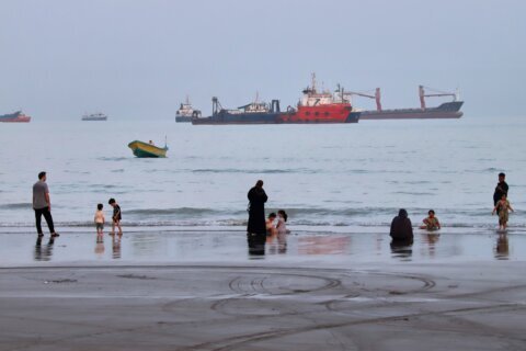 Possible Strait of Hormuz deal, Israeli soldiers killed in Lebanon and other news in the Mideast