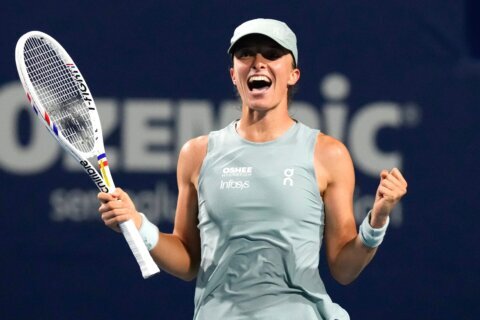 Fresh off Toronto title, Iga Swiatek wins first match at Cincinnati Open