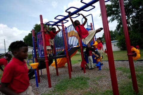 How to help your kids make friends at a new school