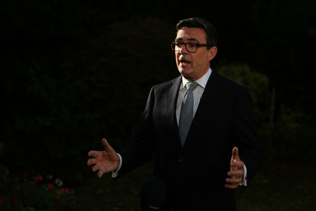 British leader reportedly exchanged messages with impostor of top White House official