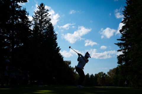 Yamashita opens 5-stroke lead in CPKC Women’s Open as players fight off mosquitos