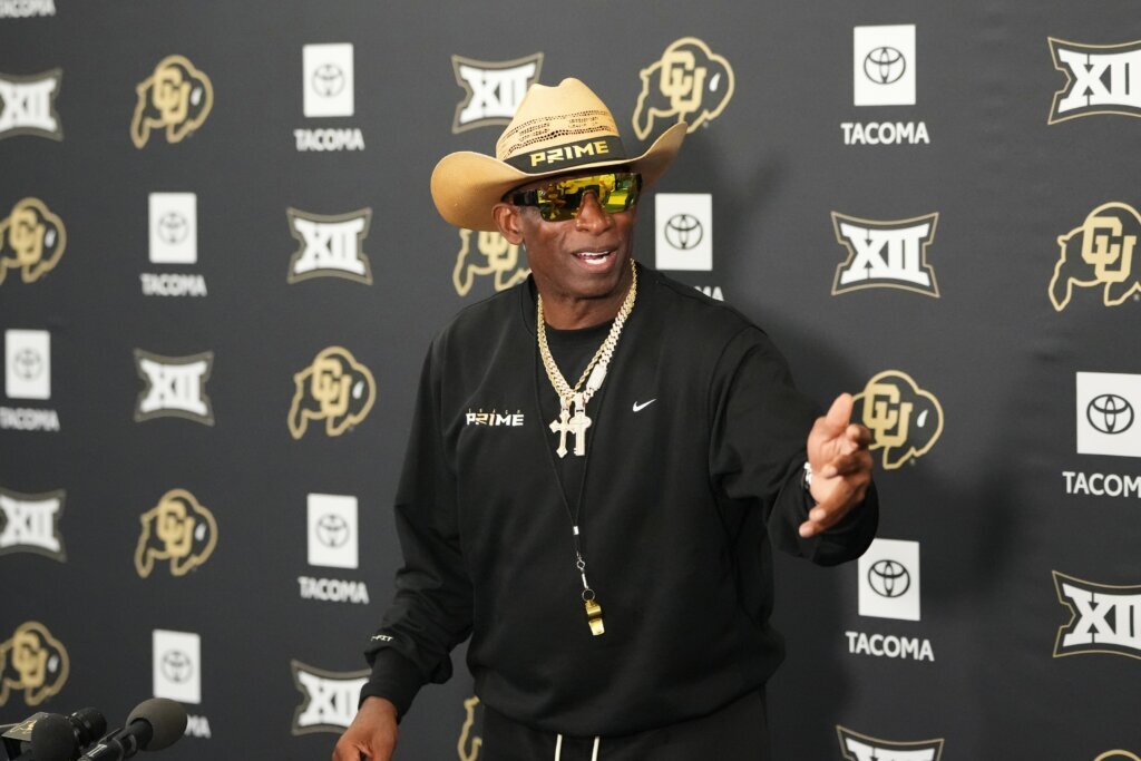 Notícias: Deputy tried to serve civil papers to Deion Sanders at Col