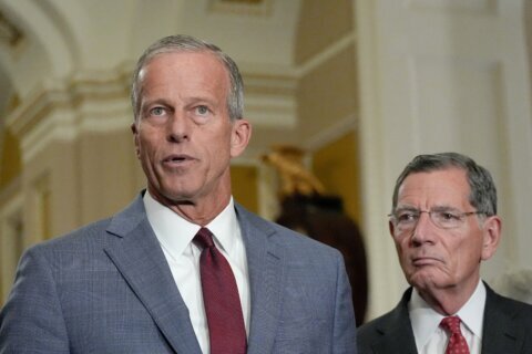 Senate approves funding bill to avoid a shutdown before the election