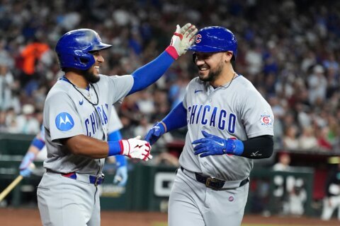 Conforto and Kelly hit back-to-back HRs, lift the Cubs over the Diamondbacks 7-0