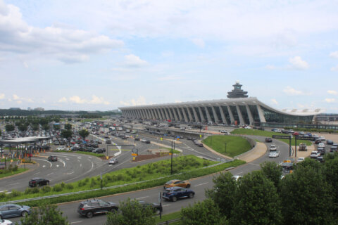 Dulles airport leaders clarify who will pay for $22B, 15-year makeover