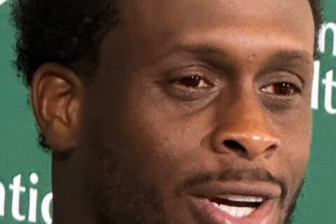 Geno Smith’s red, sun glare-tackling contacts are a sight to see at Jets camp