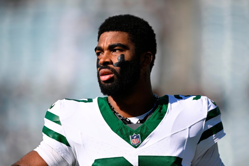 New York Jets’ Qwan’tez Stiggers taken to hospital after briefly losing consciousness at practice