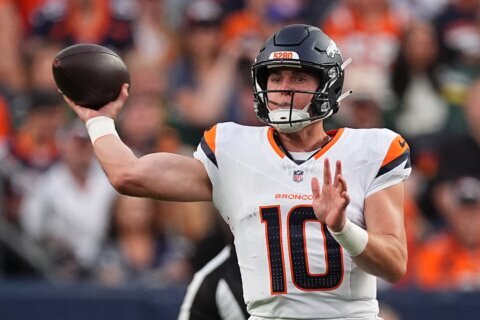 Bo Nix shines in return from broken ankle, but Broncos fall to Packers 33-13
