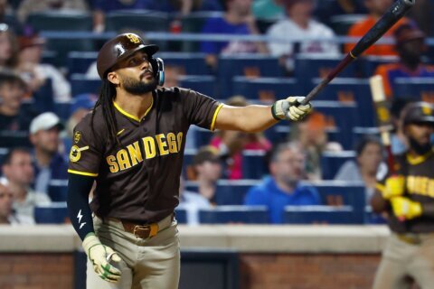 Fernando Tatis Jr. robs a grand slam and hits 2 homers in Padres’ 5-2 win over Mets