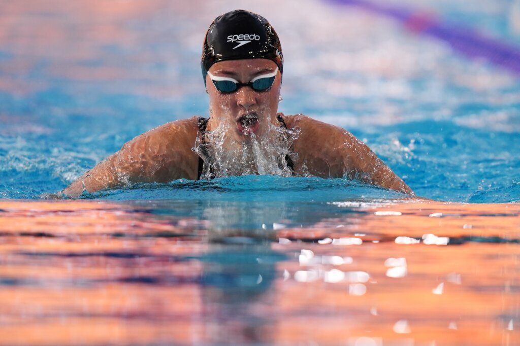 Summer McIntosh storms to Pan Pacs 400 IM title, rebounding from 200 free runner-up finish