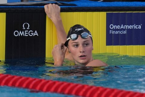 China’s Yu Yiting edges past Summer McIntosh to win Pan Pacs 200 IM