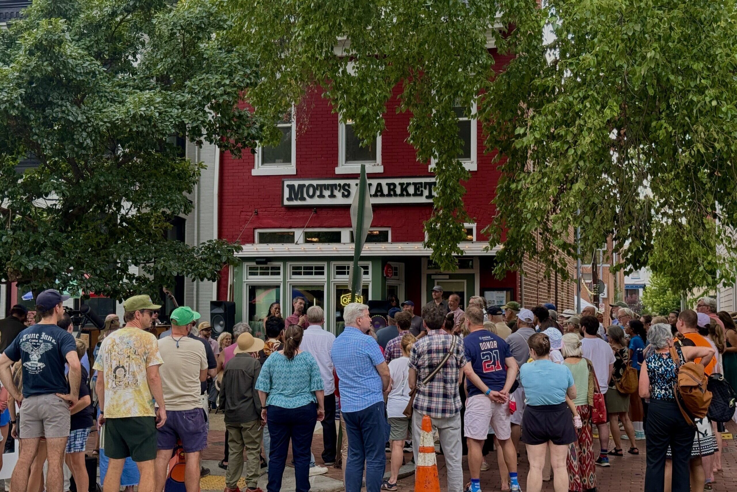 Mott's Market
