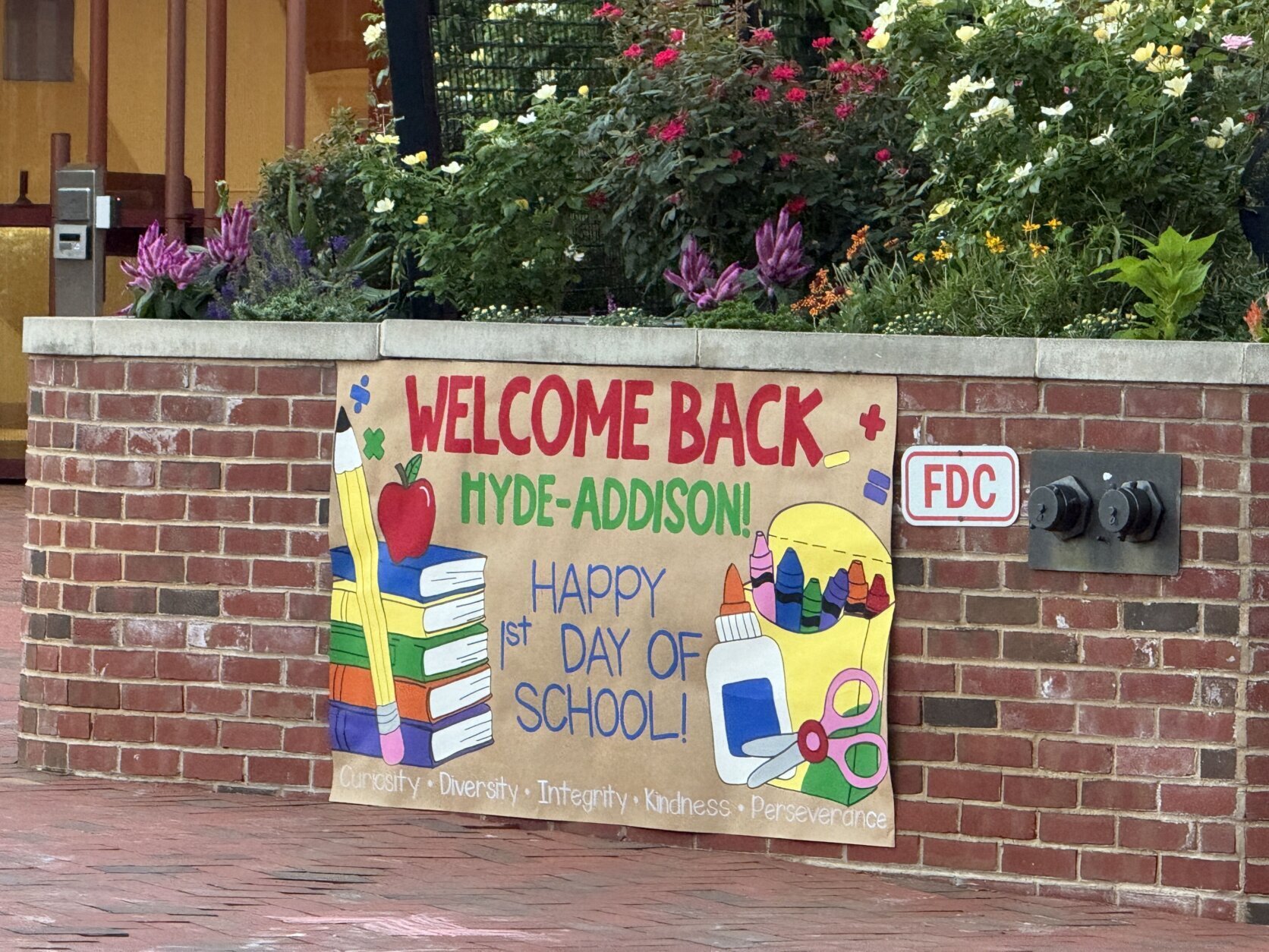 sign welcoming kids back to school