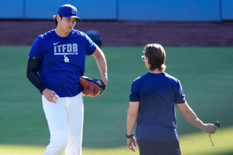 A thumbs-up and 30 pitches: Ohtani’s latest step back toward the Dodgers’ mound