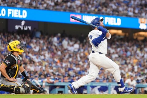 Tommy Edman delivers a 2-strike, 10th-inning walk-off single as the Dodgers edge the Pirates 5-4