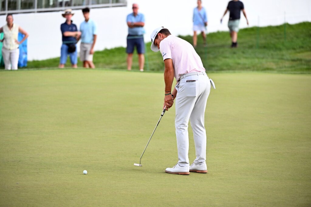 Davis Riley closes strong, takes 1-shot lead into final round of the last Rocket Classic in Detroit