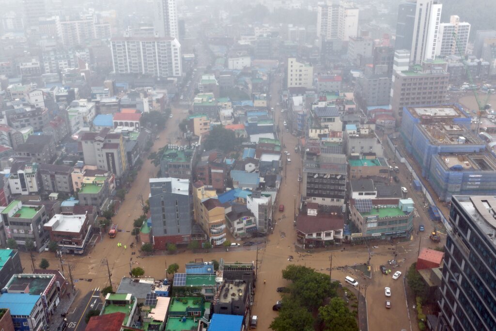 Heavy rains kill 1 in South Korea and flood major streets in Philippines