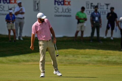 Scottie Scheffler shoots 61 to take 3-shot lead in Memphis in playoff opener