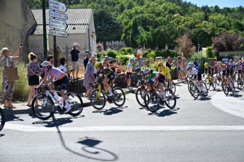 Niewiadoma-Phinney wins Mont Ventoux stage to take overall lead on Women’s Tour de France