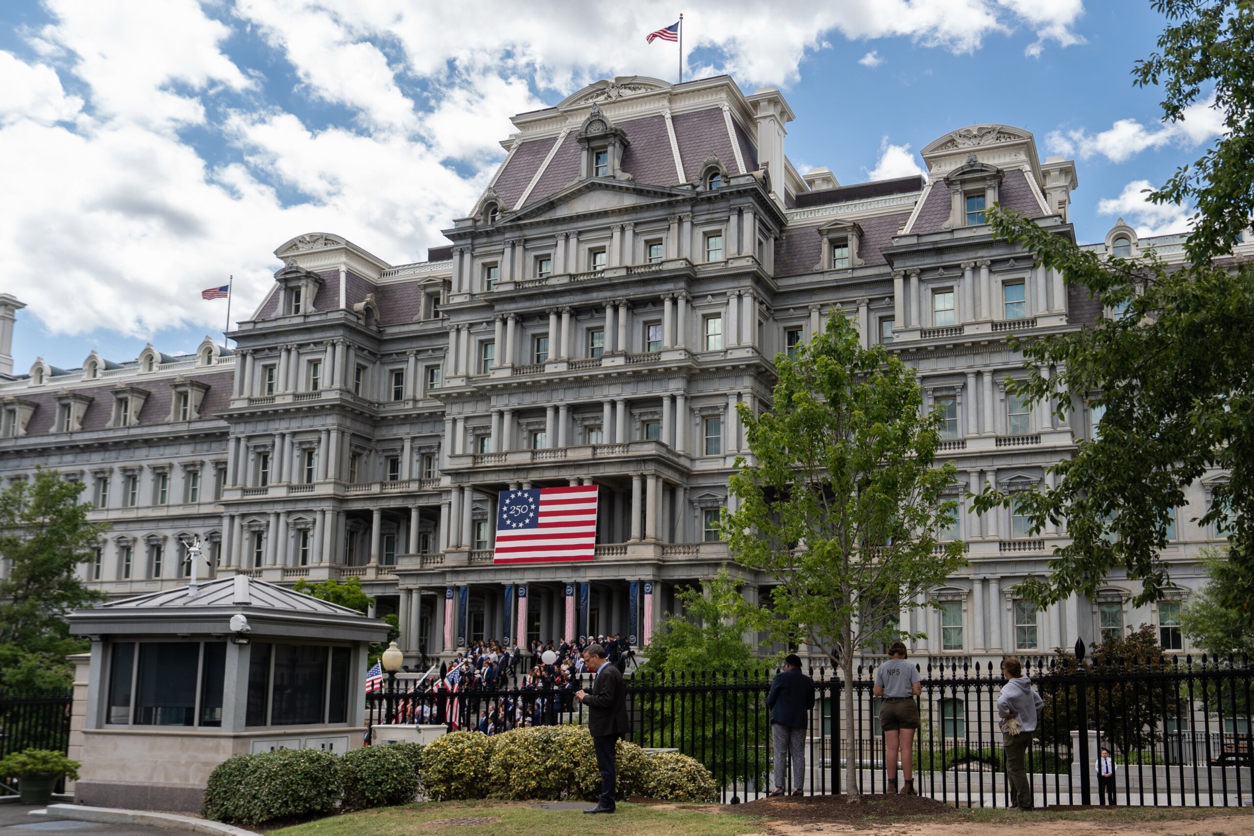Judge allows paint tests on Eisenhower Building to proceed despite preservationists' objections