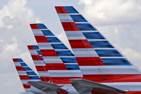 2 planes with the same flight number avoid possible disaster thanks to quick-thinking controller