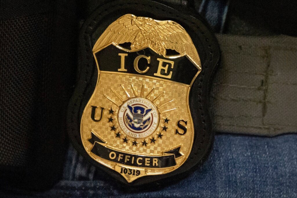 ICE prevé equipar con cámaras corporales a sus agentes de campo para finales de agosto