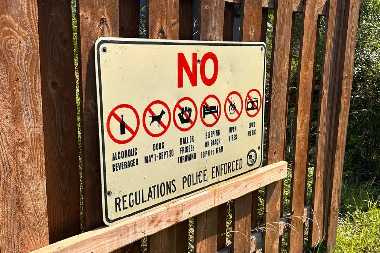 A regulatory sign for Ocean City is up for auction.