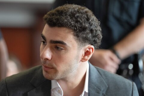‘Era consciente de mis actos’: Luigi Mangione se declara culpable de dos cargos federales y detalla el delito